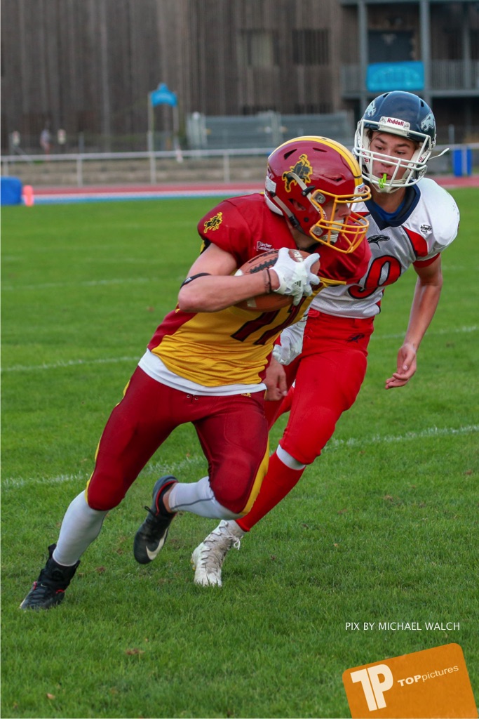 Beim US-Sports spiel der American Football - U16 zwischen dem Winterthur Warriors U16 und dem Calanda Broncos U16, on Saturday,  29. September 2018 im Sportanlage Deutweg in Winterthur . (TOPpictures/Michael Walch)
Bild-Id: WAM_46127