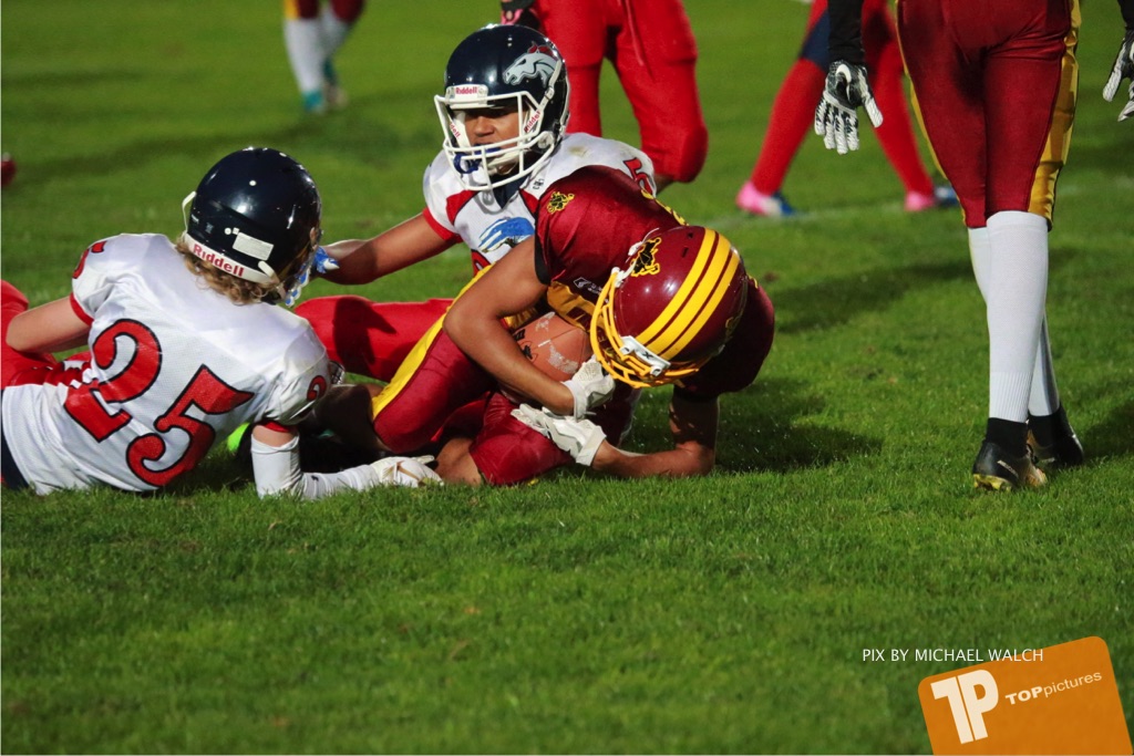 Beim US-Sports spiel der American Football - U16 zwischen dem Winterthur Warriors U16 und dem Calanda Broncos U16, on Saturday,  29. September 2018 im Sportanlage Deutweg in Winterthur . (TOPpictures/Michael Walch)
Bild-Id: WAM_46210